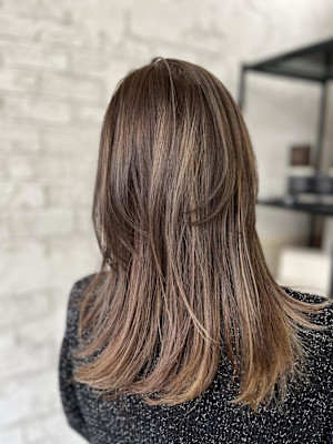 30.40代白髪ぼかしハイライトシアベージュウルフレイヤー