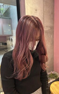 ピンクベージュ