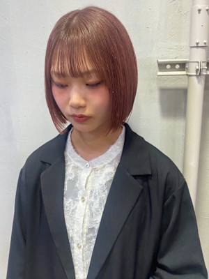 ピンクベージュ くすみカラー ハイトーンボブ 20代 艶感