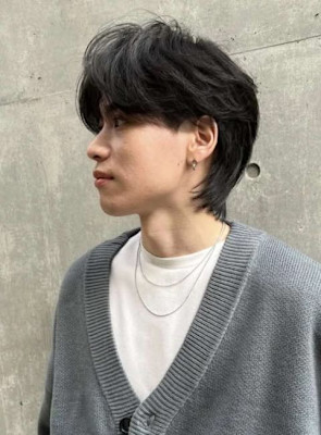 センターパートウルフ