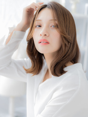 かきあげバングくびれひし形レイヤーカット　細めハイライト