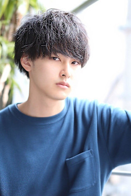 フワブサネープレスマート刈り上げマッシュ