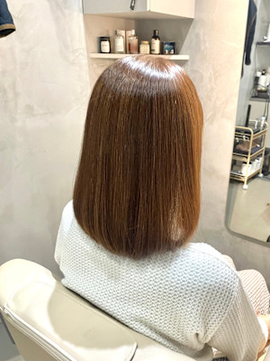 ミディアムボブ　ストレートヘア