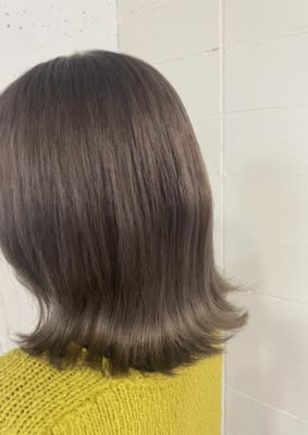 マットベージュ×外ハネ