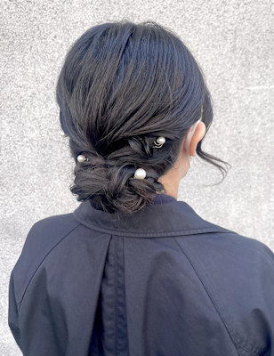 暗髪ヘアセット　お呼ばれふんわりシニヨン
