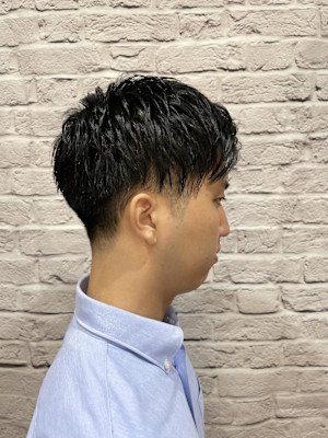 ツーブロックナチュラルアップバングショート