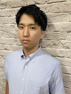 ツーブロックナチュラルアップバングショート