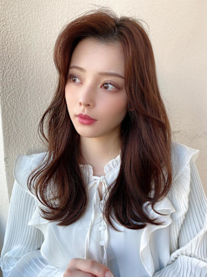 イメチェン後れ毛が可愛い顔周りレイヤー美髪アッシュベージュ 