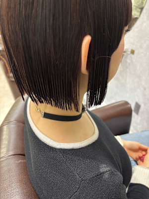 パツッとボブ×カットカラー