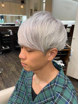 ホワイトカラーで目立とう！！