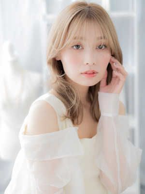 外国人風イヤリングカラーモテ髪くびれミディ　韓国風巻き