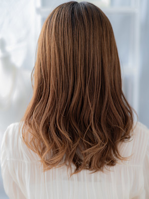 細めハイライトS字カールゆるふわセミディ　韓国風巻き