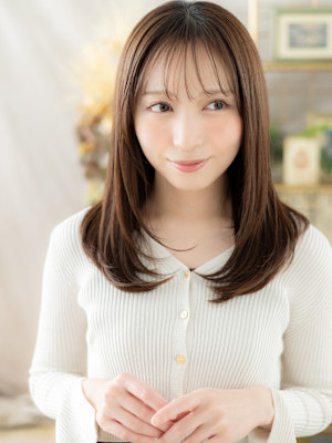 うぶバング小顔ワンカールストレートレイヤー　くすみベージュ