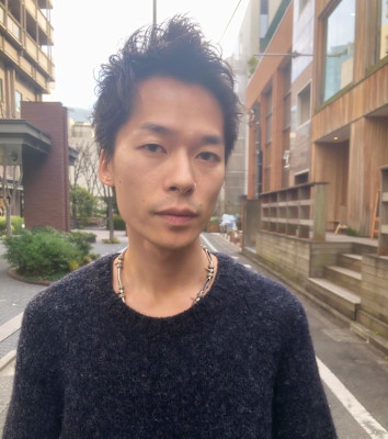 パーマで作る男らしさが際立つ動きのソフトモヒカンスタイル