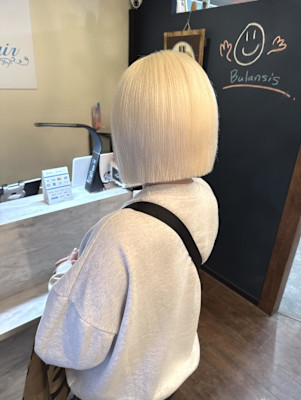 抜きっぱなしブロンドボブ