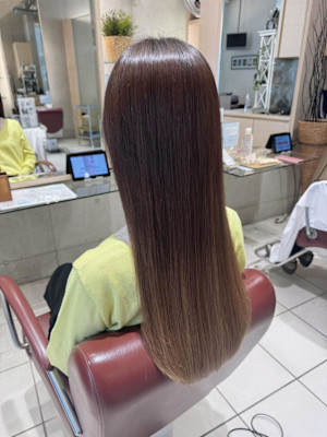 ツヤで魅せる！小顔ストレート