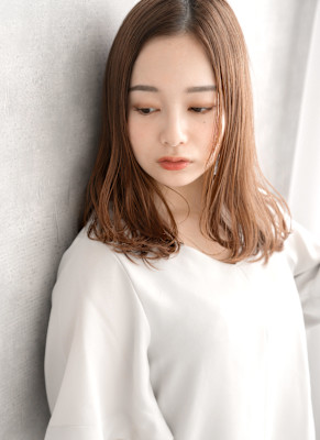 【S.BROOM】ベージュ系でこなれたナチュラルストレート