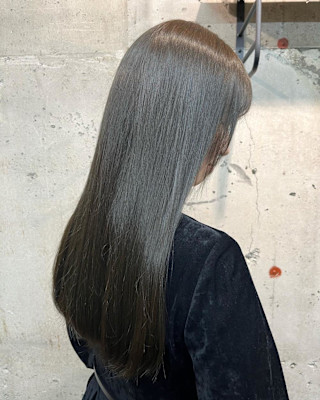 暗髪ストレートロング