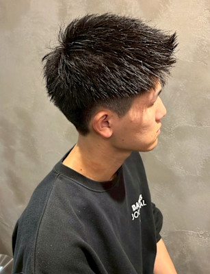 メンズカット ツーブロック  アップバング 刈り上げ　短髪