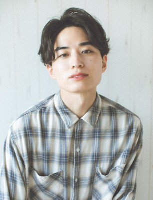 メンズマッシュ　センターパート　ニュアンスパーマ