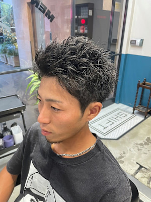 刈り上げスパイキーショート