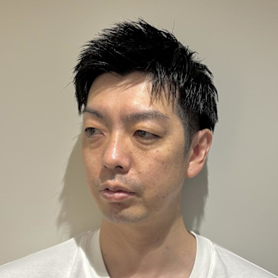 爽やかなツーブロックショートスタイル