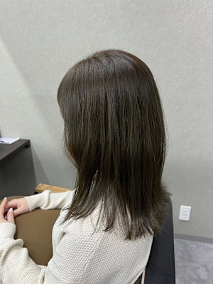 オリーブグレージュ