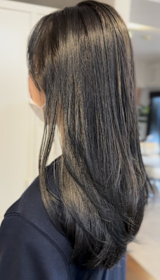 暗めグレージュ