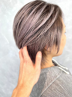 ショートヘア/バレイヤージュ/ペールシルバー