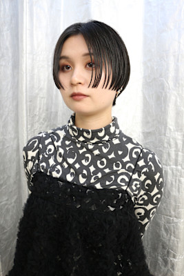 ステップボーンカットショート/センターパート