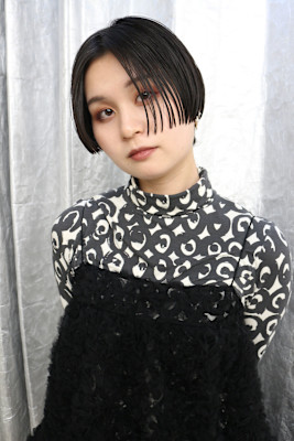 ステップボーンカットショート/センターパート