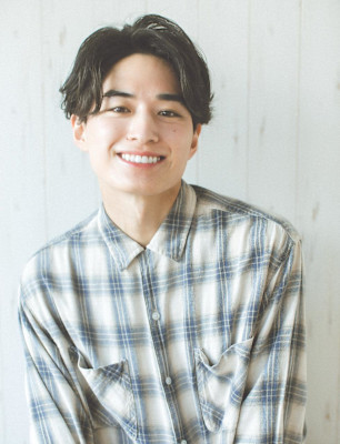 メンズマッシュ　センターパート　ニュアンスパーマ