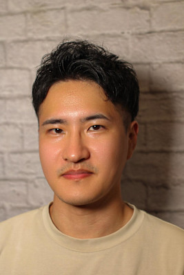 癖毛を生かしたアップバング