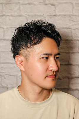 癖毛を生かしたアップバング