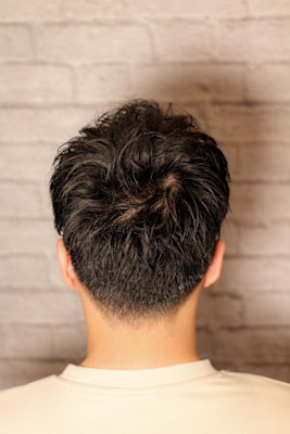 癖毛を生かしたアップバング