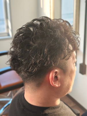 強めパーマスタイル