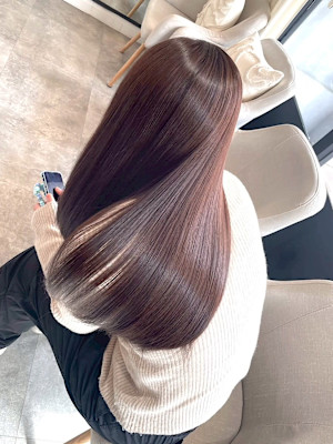 艶ピンクブラウン髪質改善トリートメント縮毛矯正イルミナカラー