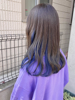 色落ちも可愛い！ネイビーブルーでインナーカラー