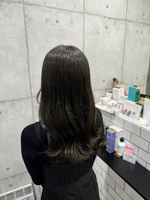 オリーブグレージュ