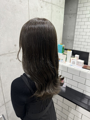 オリーブグレージュ