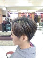 ハイライト刈り上げセンターパート