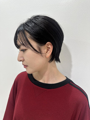 頭が小さくなるショートスタイル