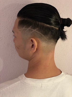 後ろ姿で差をつけろ！マンバンフェードで魅せる男の美学