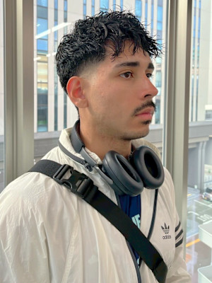 ツイストスパイラルパーマ フェードカット 眉カット 20代 