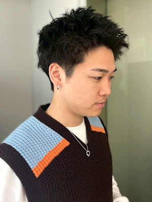 スパイキーショート フェードカット アップバング 20代