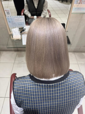 透明感UP！くすみベージュボブ