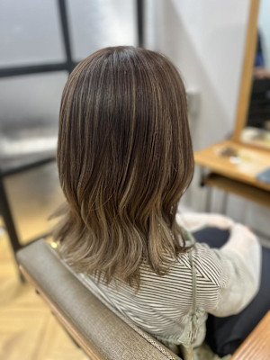 表面細めのハイライトとインナーもブリーチ