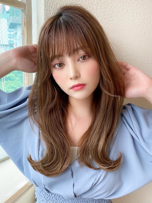 イメチェン後れ毛が可愛い顔周りレイヤー美髪アッシュベージュ 