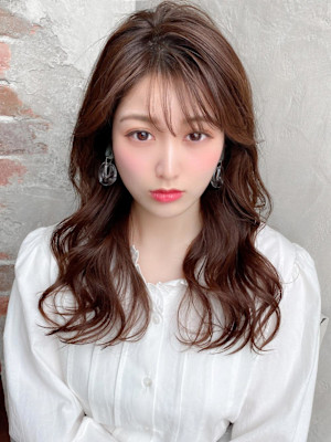 イメチェン後れ毛が可愛い顔周りレイヤー美髪アッシュベージュ 