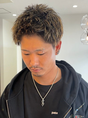 刈り上げアップバングショート